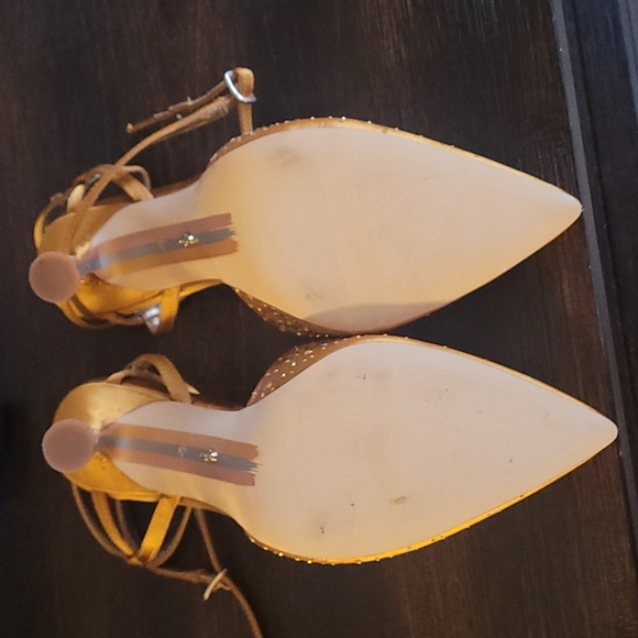 Sam Edelman 6W gold Pump with criss-cross strap. Low heel. - Picture 5 of 5